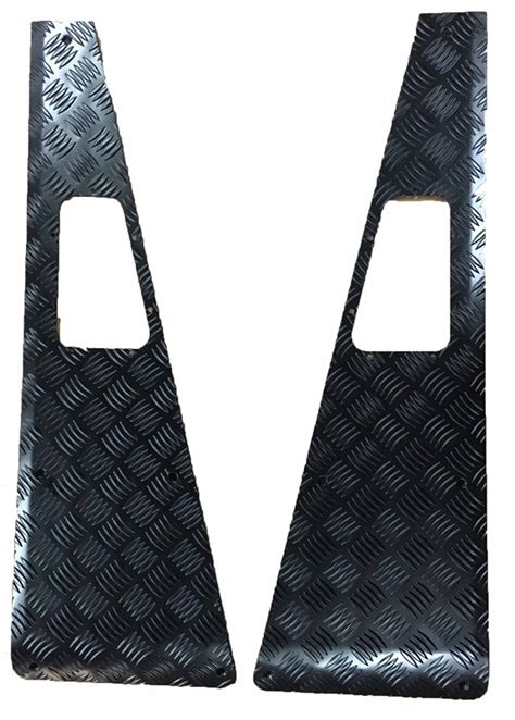 LR184B 2mm Black Wing Top Chequer Plate For Defender 83 16