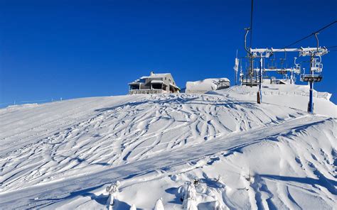 Rifugio Verena Sulla Cima Del Monte Verena Sull Altopiano Di Asiago