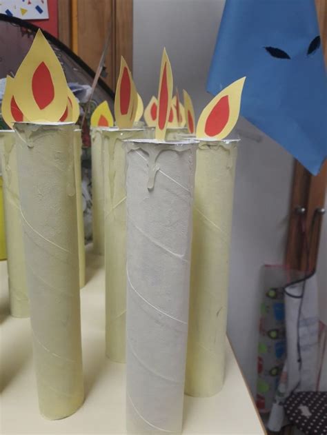 Estas son las velas que hemos hecho para nuestra procesión del cole