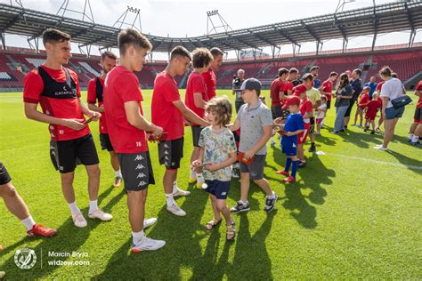 Podopieczni fundacji Krwinka spotkali się z piłkarzami Widzewa