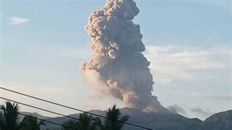 Pagi Ini Gunung Dukono Erupsi Warga Diminta Menjauh Dalama Radius 3