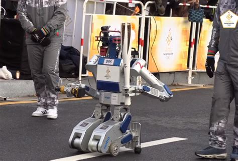 Picture Of The Day Humanoid Robots Carry Olympic Torch For South Korea