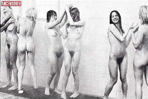 Unknown Nue Dans Prison De Femmes