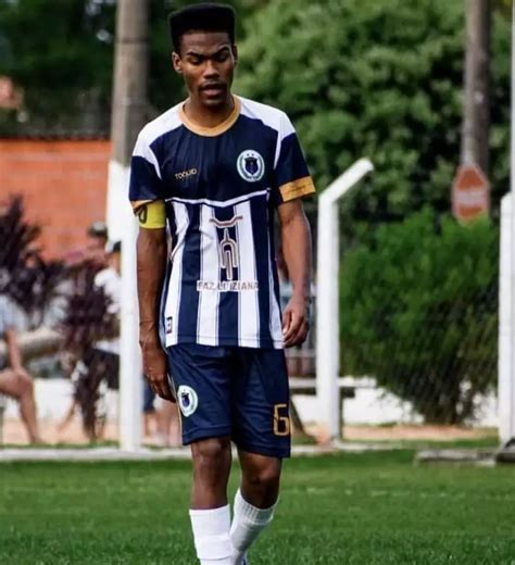 Jogador De 21 Anos Passa Mal Durante Partida De Futebol Amador E Morre