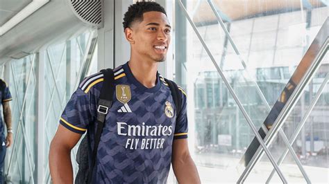 La original presentación del Real Madrid para su segunda camiseta de la