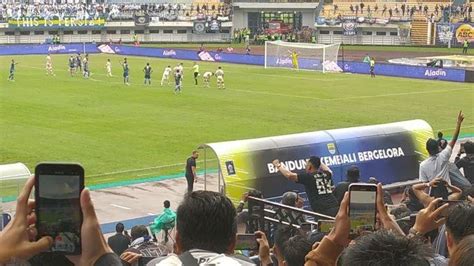 KABAR BAIK Untuk Bobotoh PT LIB Buka Kemungkinan Laga Persib Vs