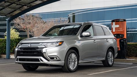 2021 Mitsubishi Outlander Plug In Hybrid Will Get More Electric Range Before Full Redesign