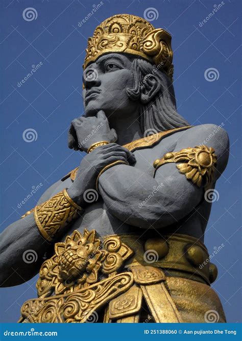 King Hayam Wuruk Statue of the King of Majapahit Editorial Image - Image of king, hamlet: 251388060