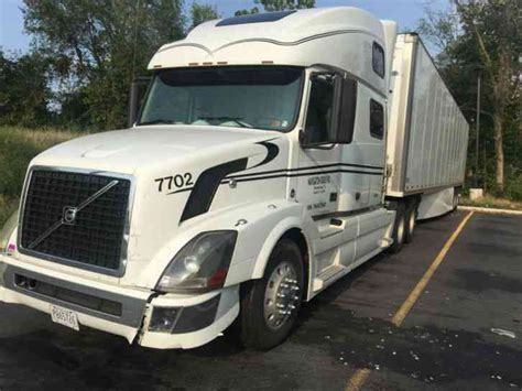 Volvo 780 2007 Sleeper Semi Trucks