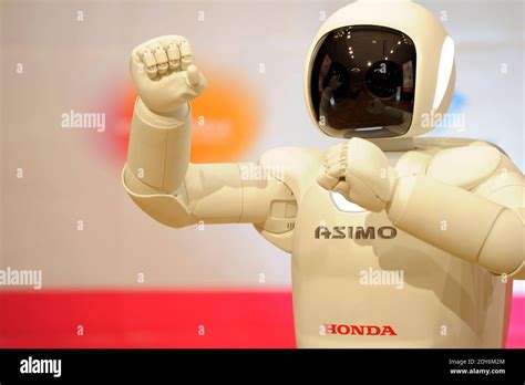 Honda S Humanoid Robot Asimo Advanced Step In Innovative Mobility