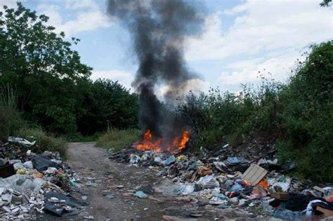 Terra Dei Fuochi Escalation Di Roghi Tossici Nel Napoletano Ferrillo