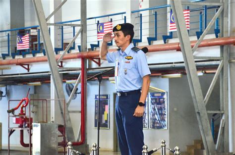 Perbarisan Pegawai Memerintah No 12 Skuadron