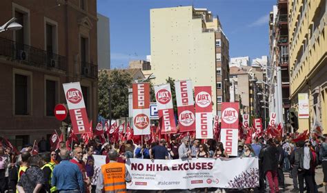 Más de 3 000 personas se manifiestan en Castelló por el 1 de Mayo