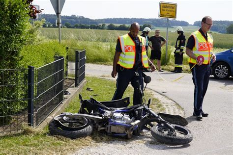 Frontal Von Pkw Erfasst Motorrad Fahrer Bei Karlskron Schwer