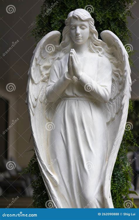 White Statue Of An Angel Praying Stock Photo Image Of Peace Grave