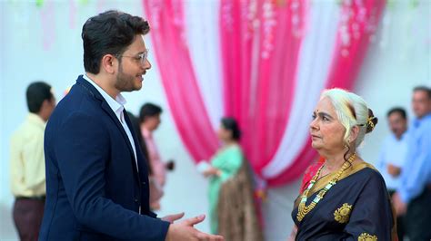 Watch Aai Ani Baba Retire Hot Aahet Episode On JioHotstar