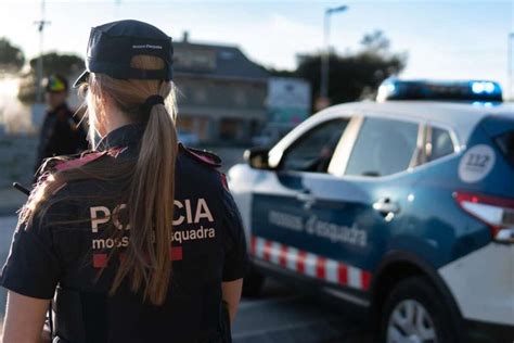 Els Mossos troben el cadàver d un home a casa seva ha estat brutalment