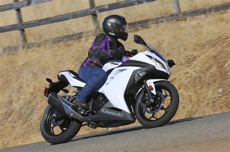 MOTORCYCLE REVIEW: 2013 Kawasaki Ninja 300 - Women Riders Now