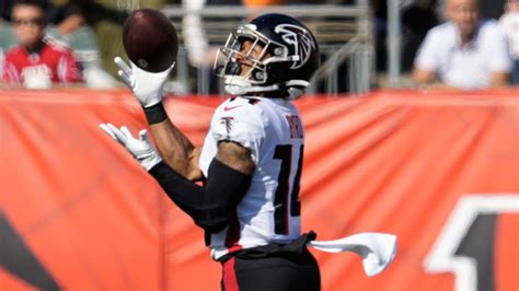 Can T Miss Play Atlanta Falcons Wide Receiver Damiere Byrd Goes FLYING