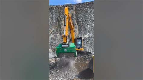 Jcb Excavator Stone Crusher Attachment Crushing Rocks With Power Machines Jcb Shorts