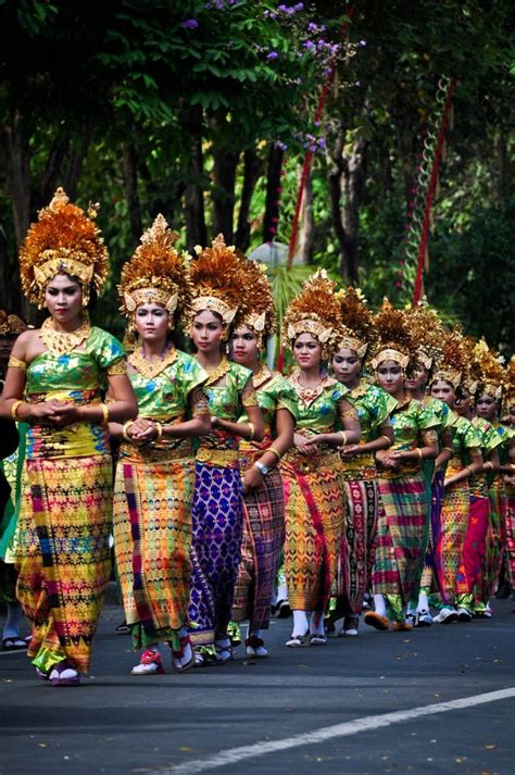 Parade Of Balinese Girl With Traditional Dress Editorial Stock Image