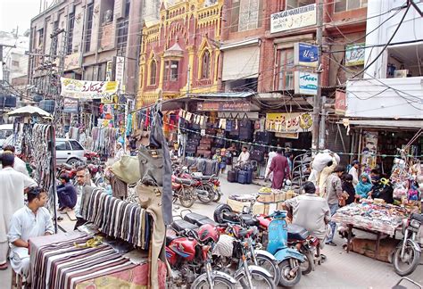 Complete Guide To Bazars And Markets In Lahore For Clothes Shopping