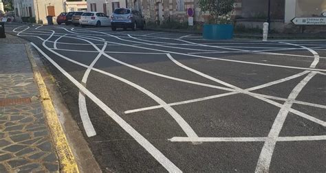 Sécurité routière une ville opte pour un marquage au sol étonnant