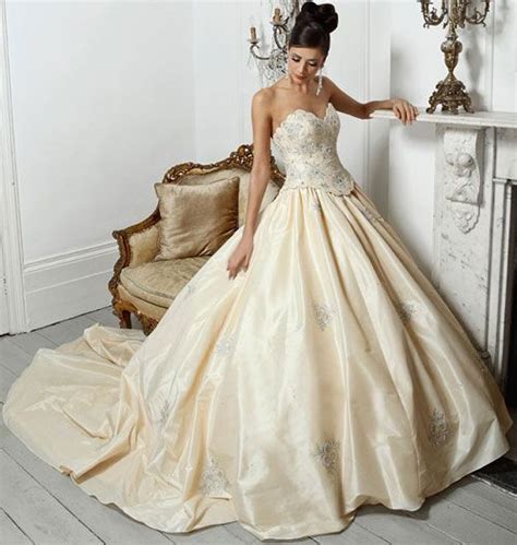 Choosing The Right Wedding Petticoat For Your Dress Colored Wedding