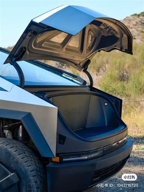 Leaked photos of Tesla Cybertruck interior appear online