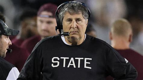 Mississippi State Honors Mike Leach In First Home Game Since His Death