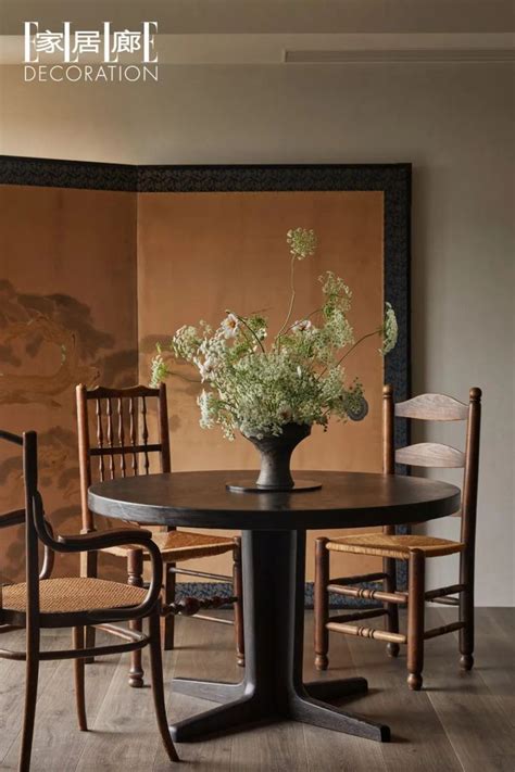 植物诗人二十一的成都新家随四季向光生长 Dining room inspiration Floor decor Home n decor