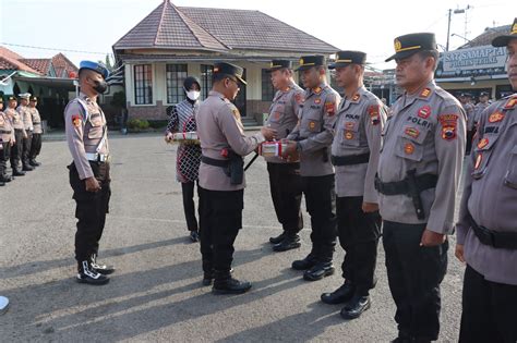 Polri Peduli Literasi Hingga Ke Pelosok Nusantara Polres Tegal