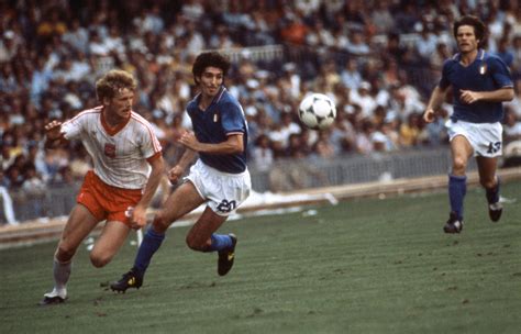 Addio Paolo Rossi Simbolo Del Mondiale 1982 Il Racconto Di Quell