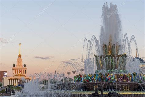 La Fuente De Flores De Piedra En La Plaza Industrial De La Exposici N