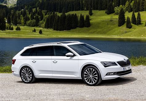 Der Neue Skoda Superb Combi Im Fahrbericht