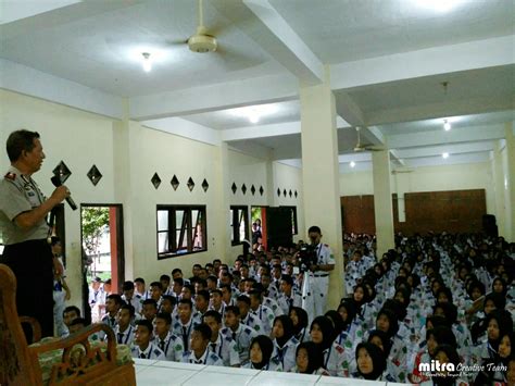 Upacara Pengibaran Bendera Merah Putih Dipimpin Kapolsek Rengasdengklok