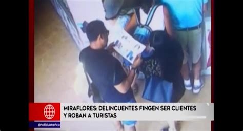 Miraflores Delincuentes Utilizan Revista Para Abrir Mochila Y Sustraer