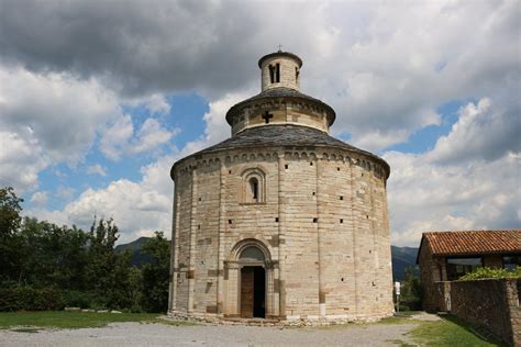 Almenno San Bartolomeo Rotonda di San Tomé stereoby Flickr