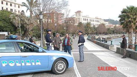 Pistola In Mare A Salerno La Polizia Recupera L Arma E Avvia Le Indagini