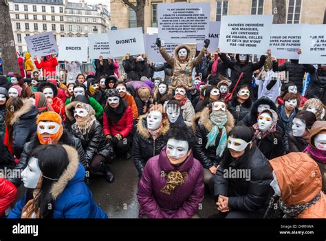 Paris France La Reine Du Monde Doc Tors Fran Ais Ldh Human