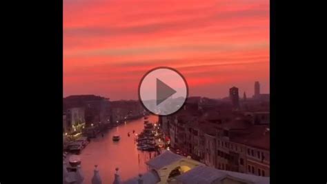 Meteo Cronaca Diretta Video Venezia Tramonto Mozzafiato Sul Canal