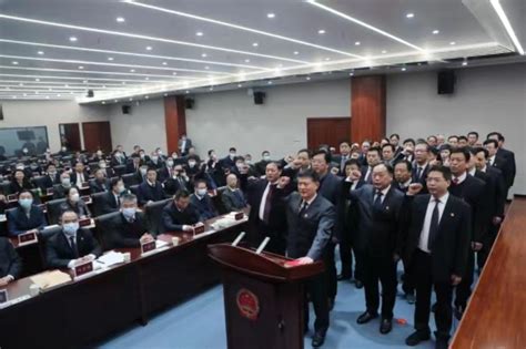 张家明主持召开市六届人大常委会第一次会议