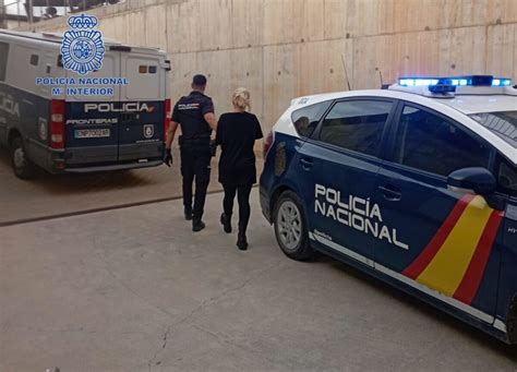 Una mujer de 29 años asalta deja malherido y roba a un octogenario en