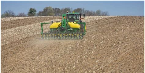 The Latest John Deere News And Trends Deere Introduces New 1745 Planter With Narrow Transport