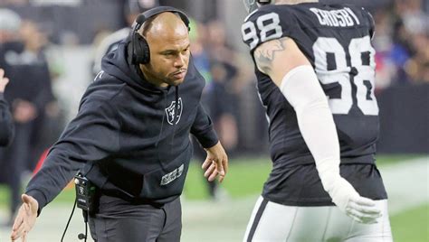 Maxx Crosby Gives Raiders Interim Coach Antonio Pierce Ringing