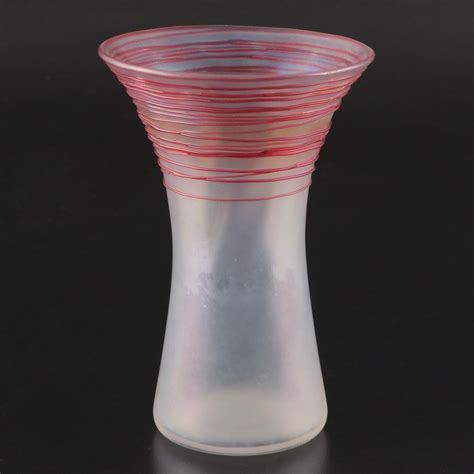 Steuben Verre De Soie Iridescent Threaded Glass Vase Ebth