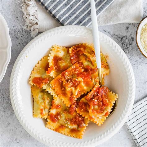 Spinach and Ricotta Ravioli. Step by step recipe. - Maricruz Avalos ...