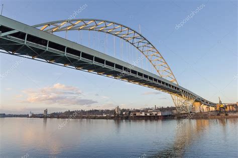 Fremont Bridge over Willamette River — Stock Photo © jpldesigns #101995954