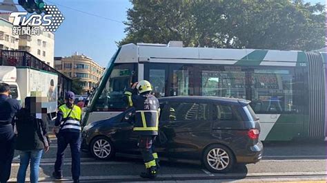 快訊／本周第三起！高雄輕軌又車禍 轎車違規右轉撞上 Tvbs Line Today