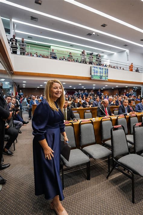 Iracema Vale afirma em discurso de posse que atuará dedicação